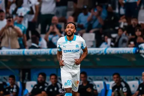 وسط تصفيق حار.. أوباميانج يشارك لأول مرة بعد عودته إلى مارسيليا